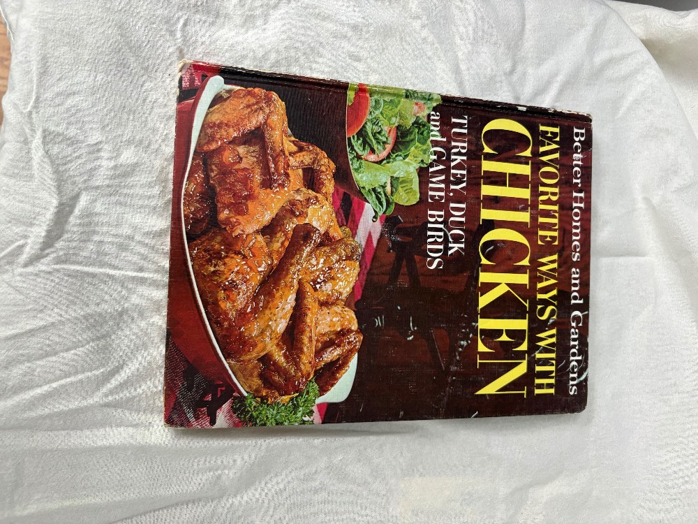1967 Better Homes & Gardens cookbook  Favorite Ways With Chicken