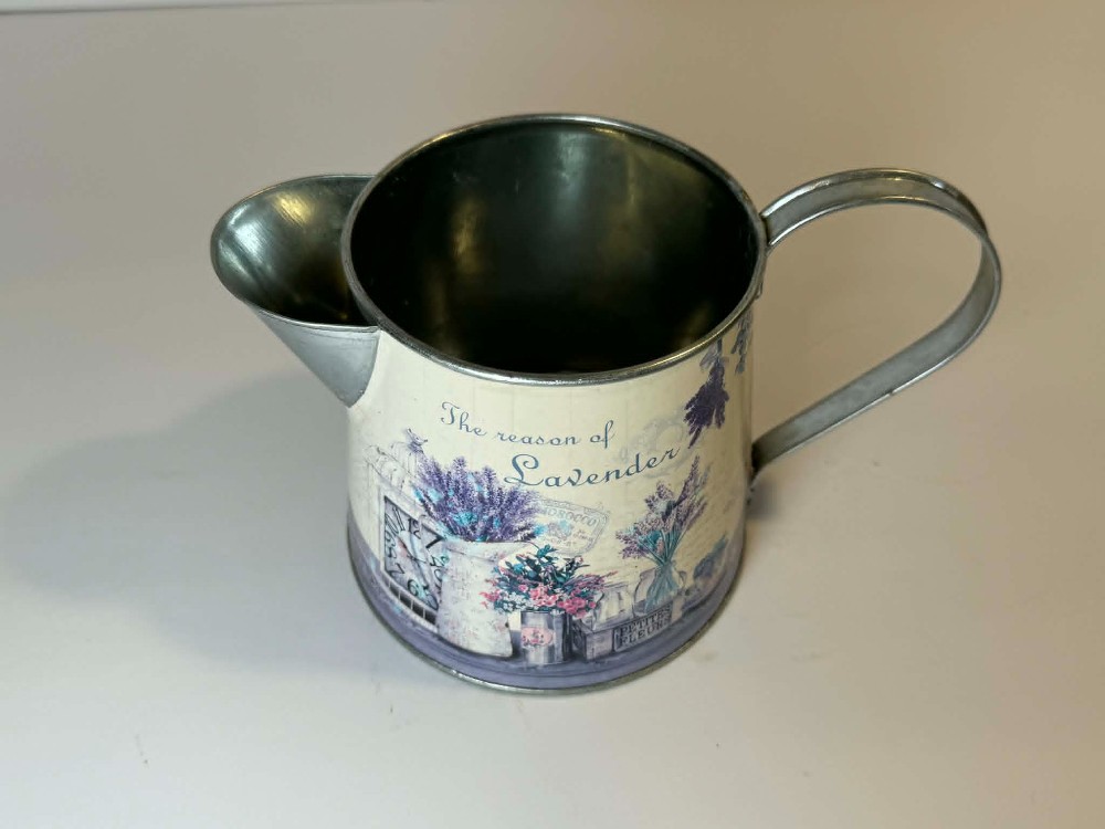 152 - Lavendar decorative metal watering can (8.5x5x5)