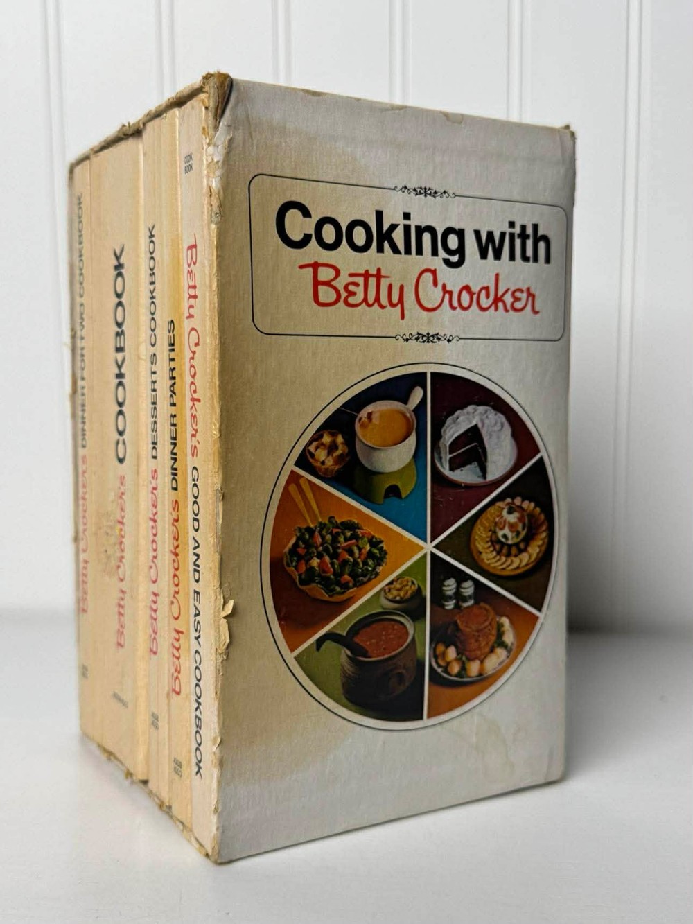 2610 - Vintage 1970s Cooking with Betty Crocker 5-volume cookbook box set