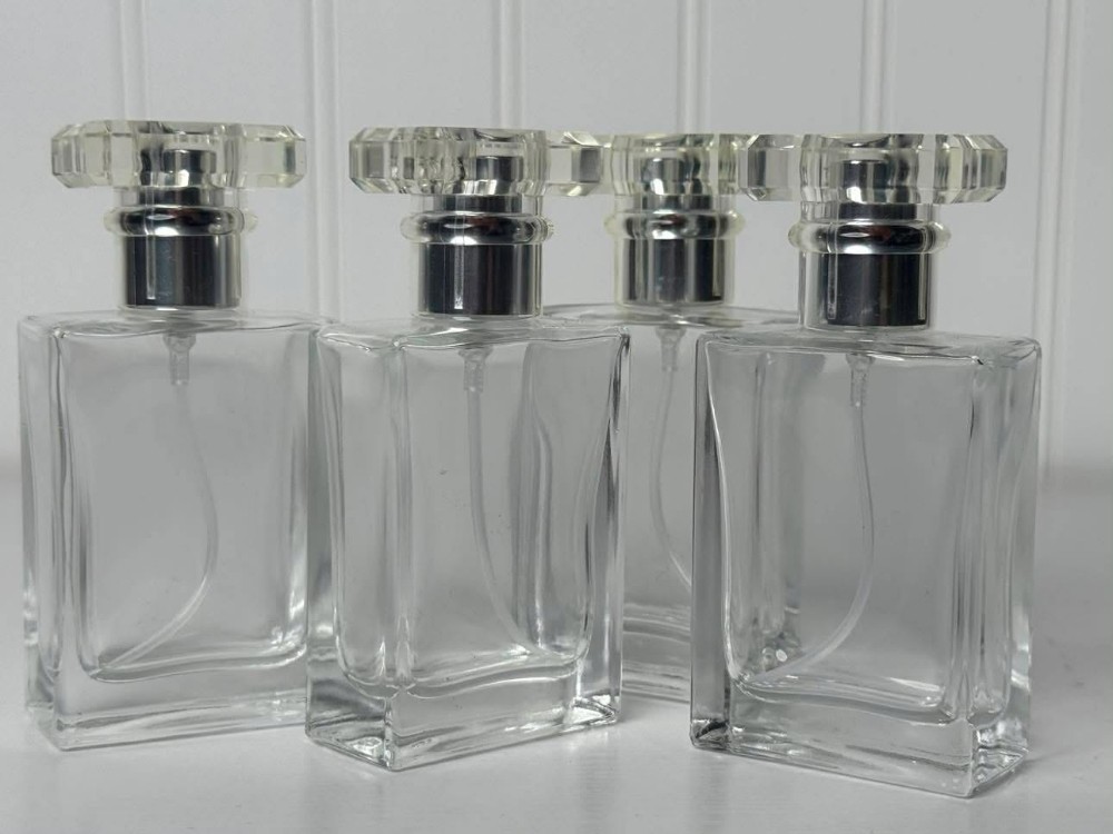 2546 - Clear, rectangular empty glass spray bottle designed for perfume or cosmetics (2x1x4)