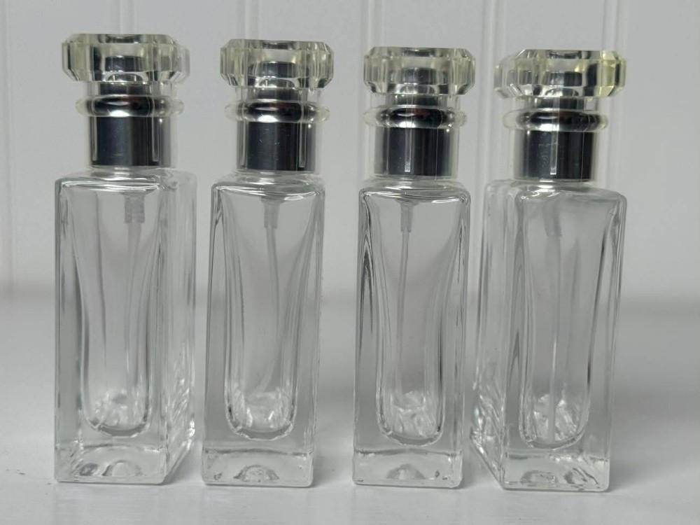 2546 - Clear, rectangular empty glass spray bottle designed for perfume or cosmetics (2x1x4)