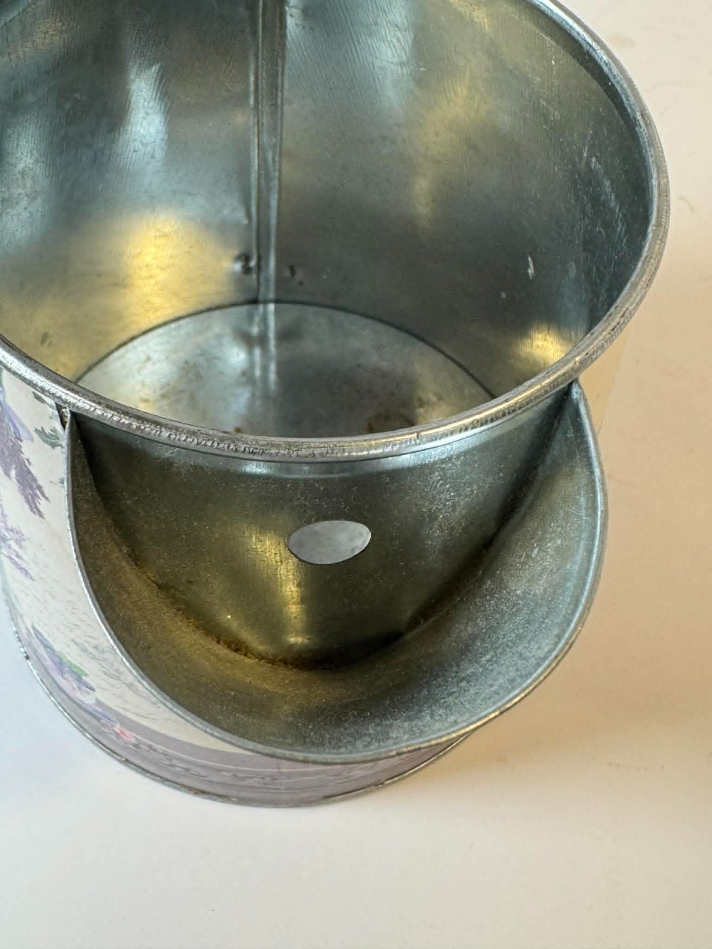 152 - Lavendar decorative metal watering can (8.5x5x5)