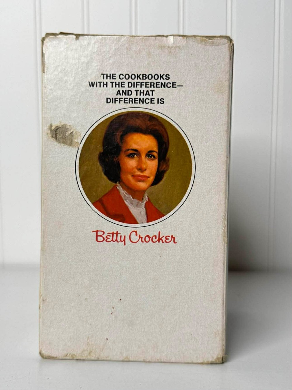 2610 - Vintage 1970s Cooking with Betty Crocker 5-volume cookbook box set