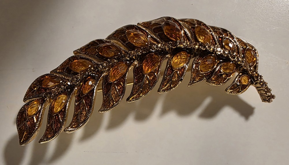 CASE Monet large feather brooch