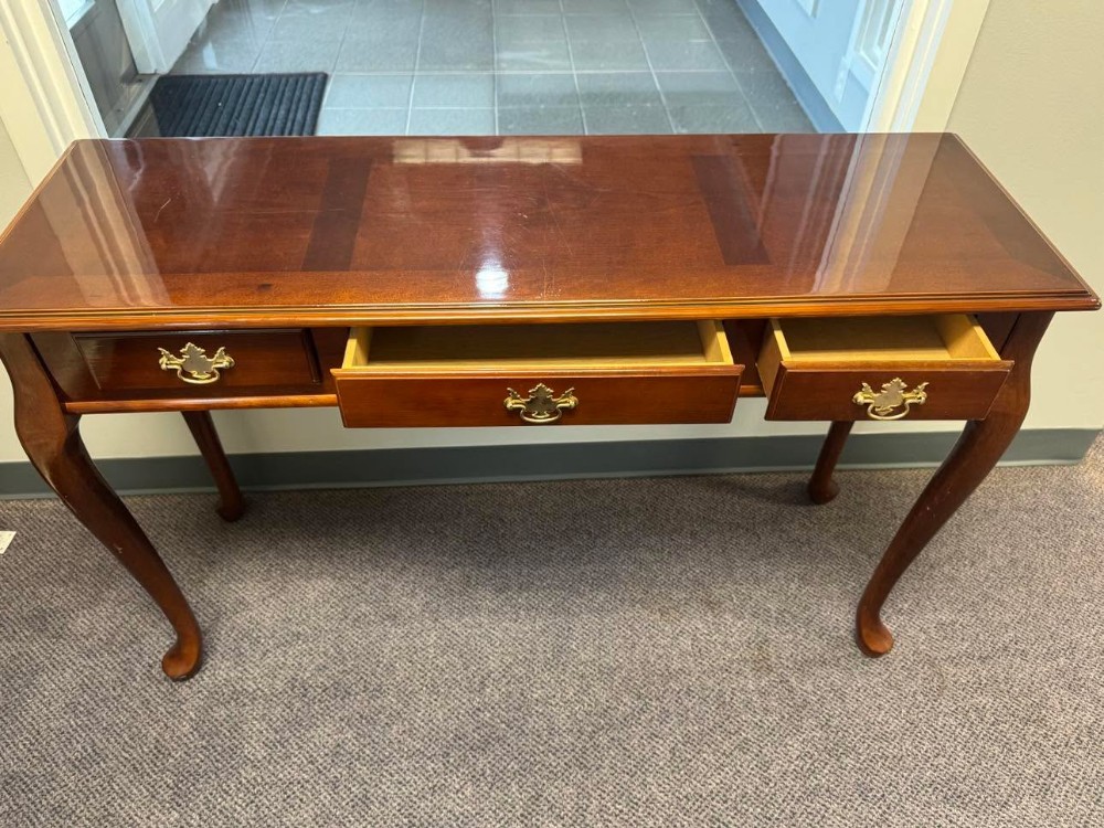 2526 - Mahogany Queen Anne style console table