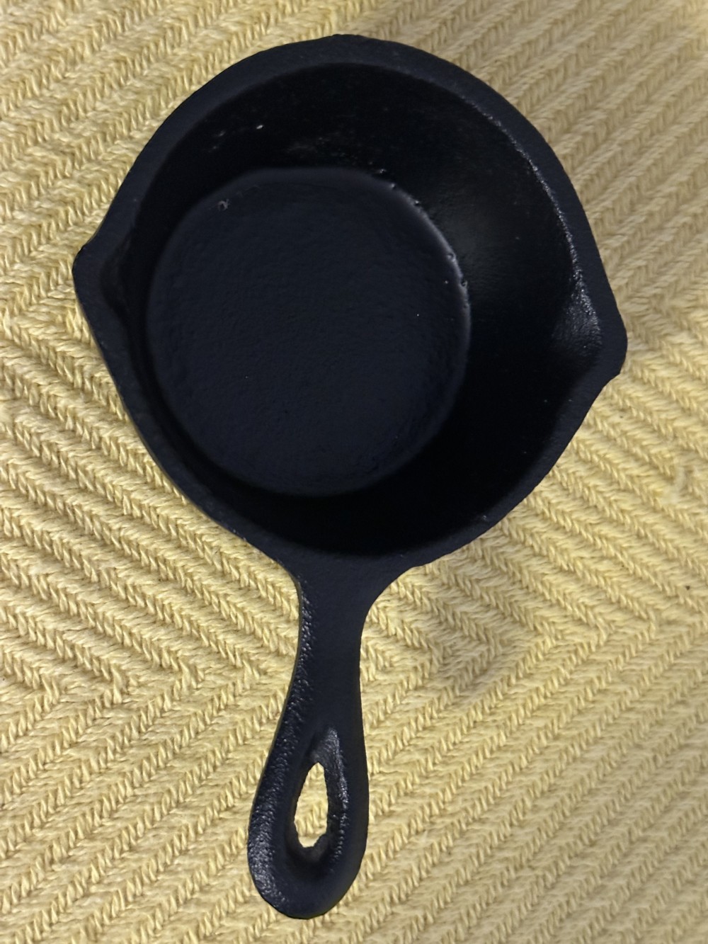 Mini Cast Iron Skillet-4 in diameter