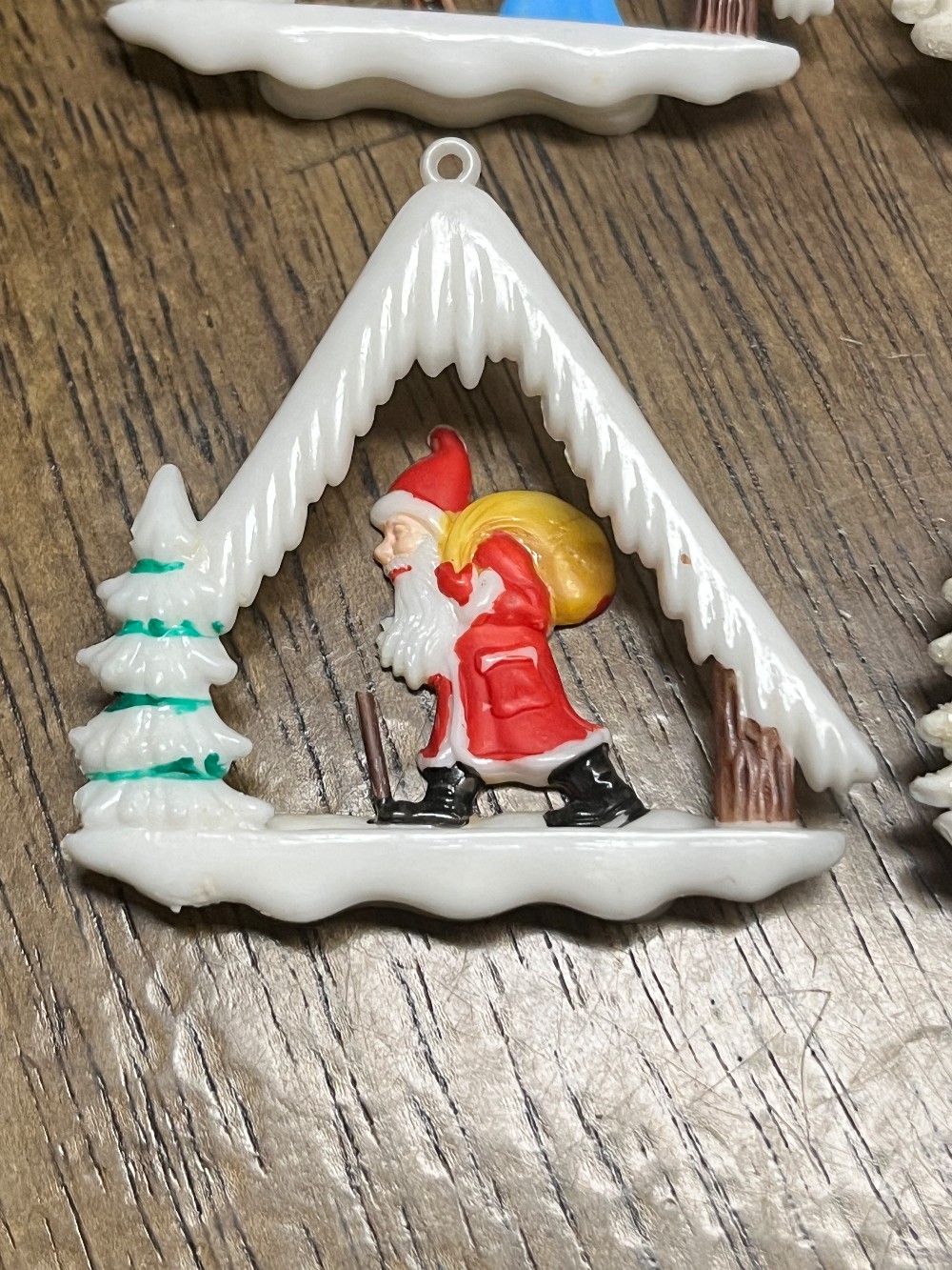 TT - Vintage 1940's HONG KONG Diorama Christmas Ornament