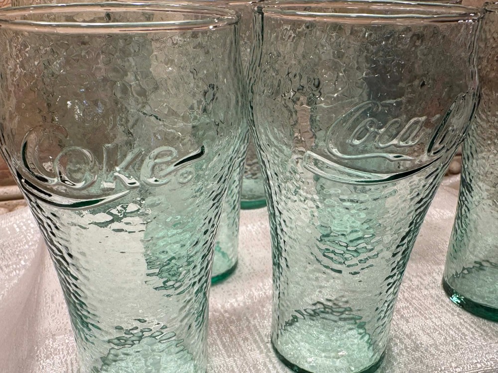 1592 - vintage green pebbled glass tumbler featuring the 