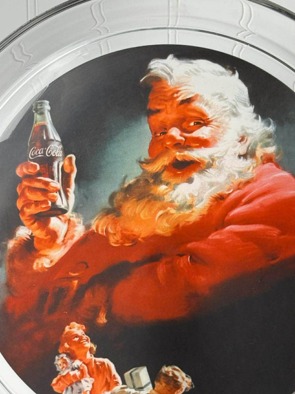 2683 - Vintage 1993/1994 Indiana Glass Coca-Cola Santa Claus serving platter (13x1x13)  13-inch round glass tray features Haddon Sundblom's iconic Santa holding a Coca-Cola bottle