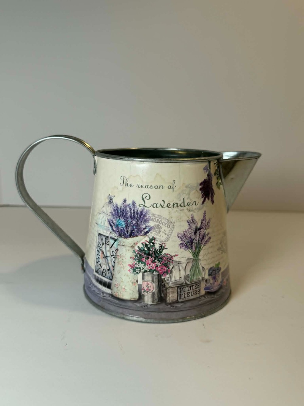 152 - Lavendar decorative metal watering can (8.5x5x5)