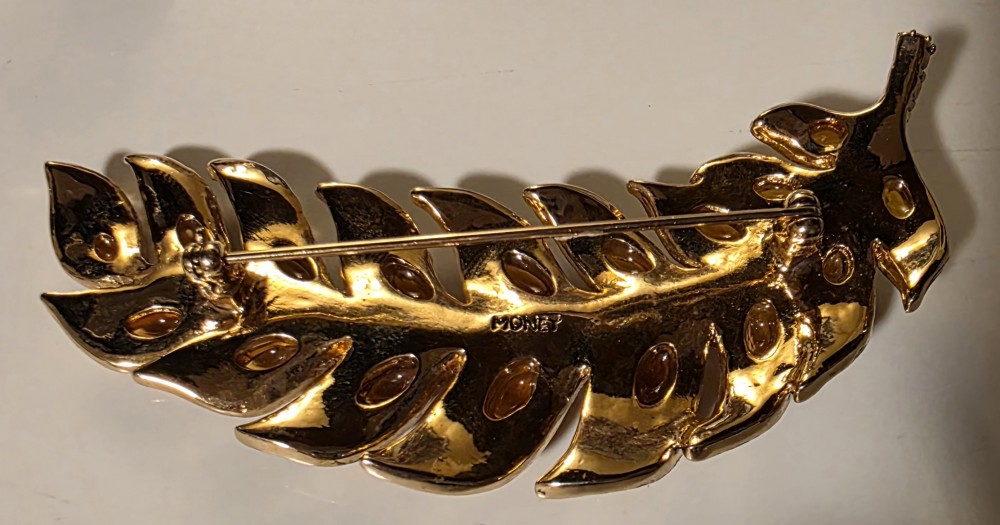 CASE Monet large feather brooch