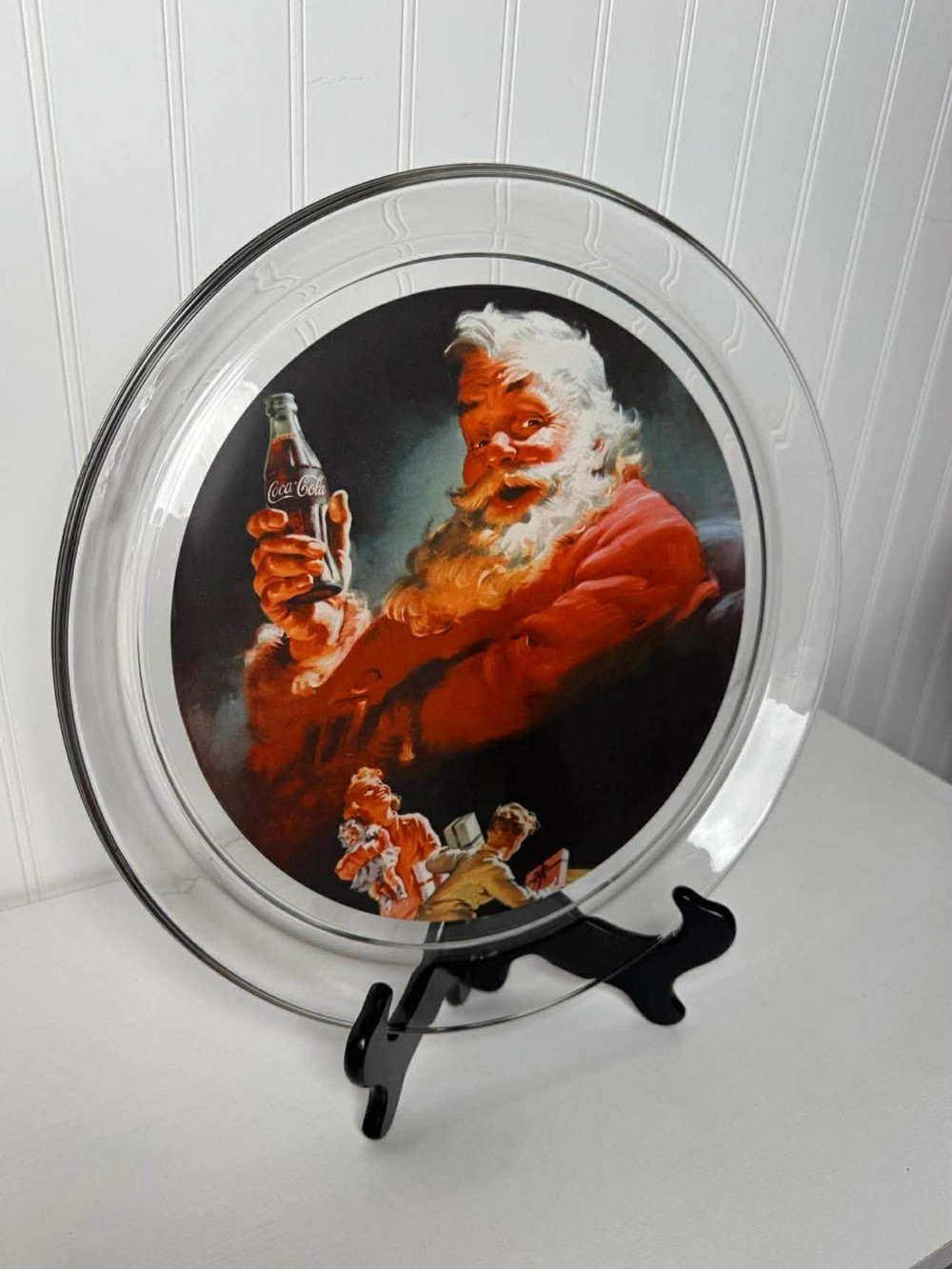 2683 - Vintage 1993/1994 Indiana Glass Coca-Cola Santa Claus serving platter (13x1x13)  13-inch round glass tray features Haddon Sundblom's iconic Santa holding a Coca-Cola bottle