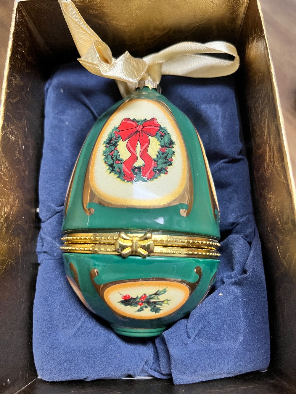 TT - Valerie Hill Mr. Christmas Musical Egg with Box
