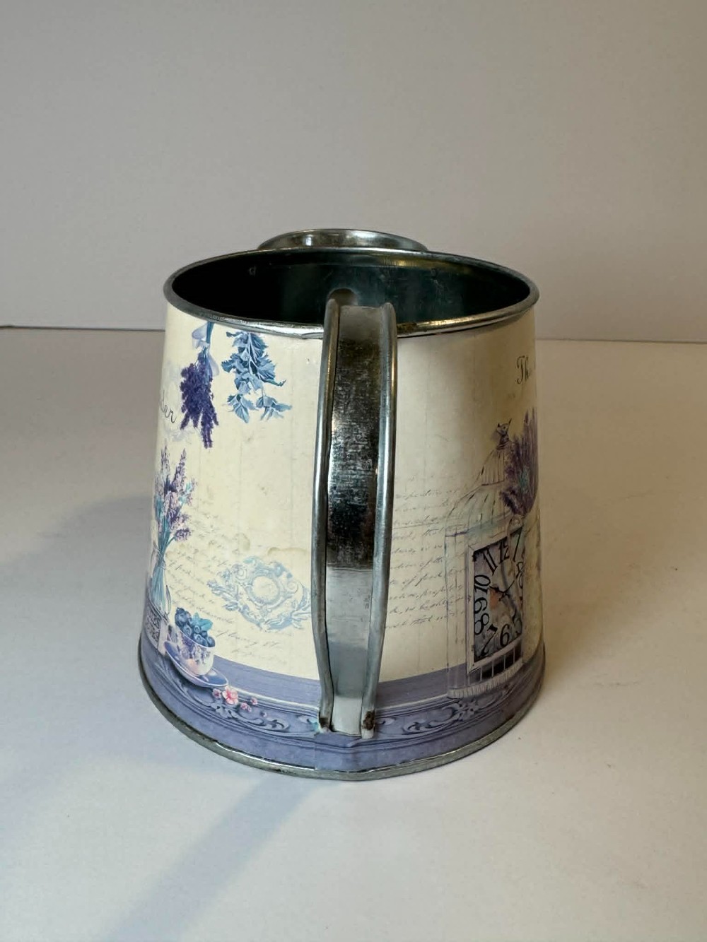 152 - Lavendar decorative metal watering can (8.5x5x5)
