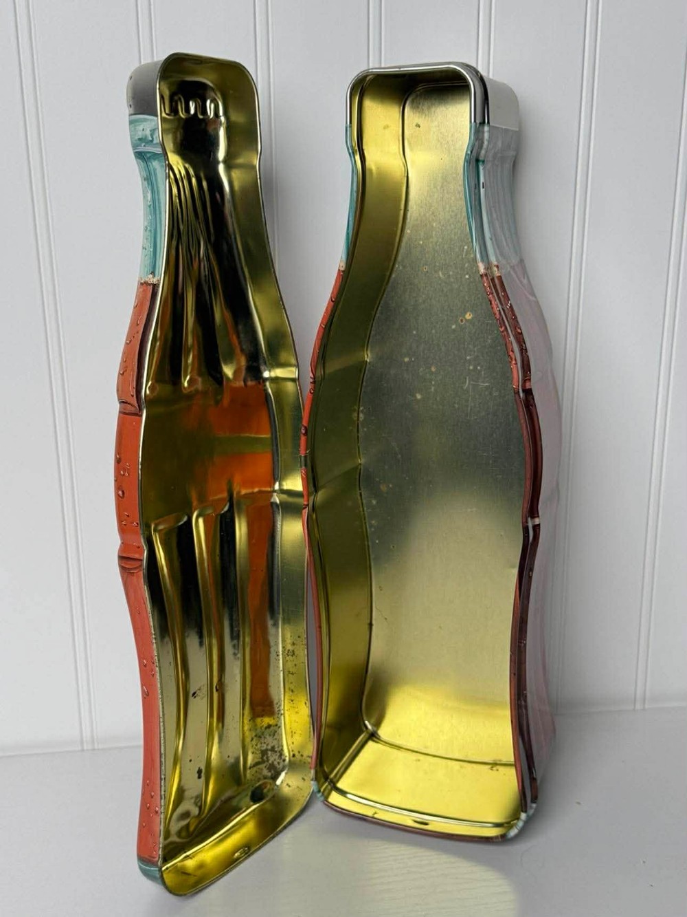 2607 - Vintage Coca-Cola bottle-shaped tin container (4x3x13)