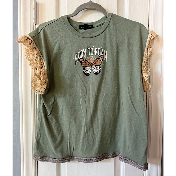 Top: Born to Roam tee w/lace trim. Size S