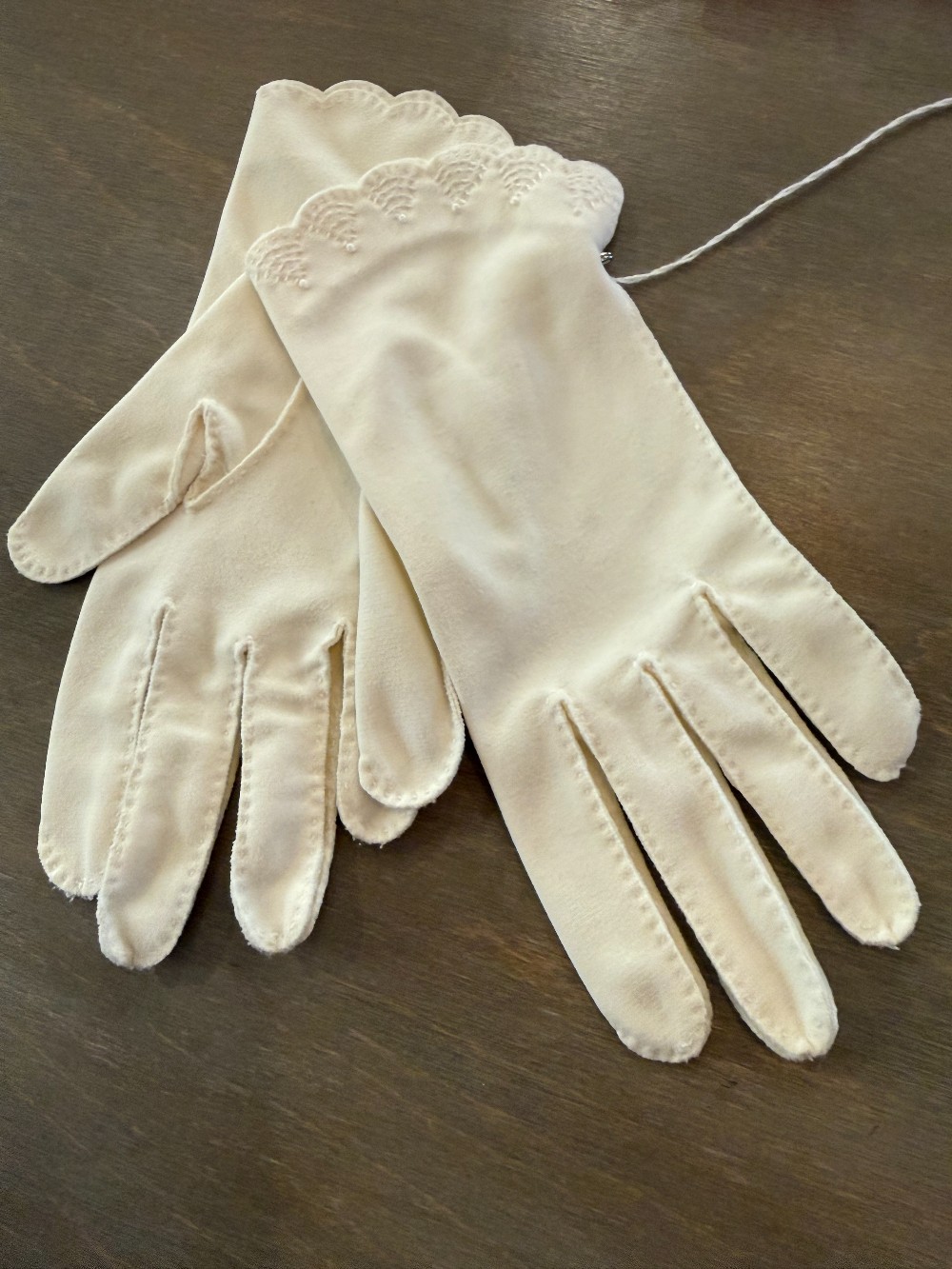 Ecru vintage gloves