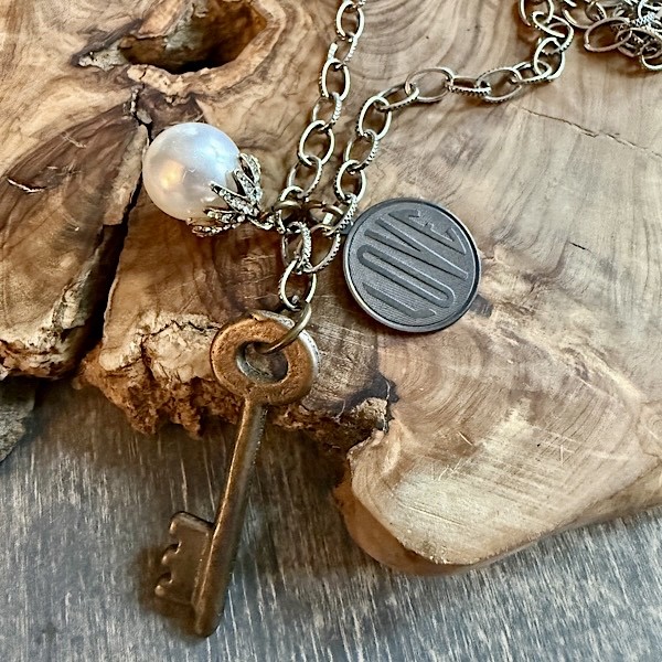 Vintage vibe chunky 3 charm necklace in mixed metals: key/pearl/love