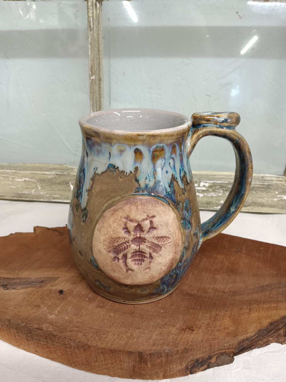 Large Muddy Waters Mug with Bee Medallion