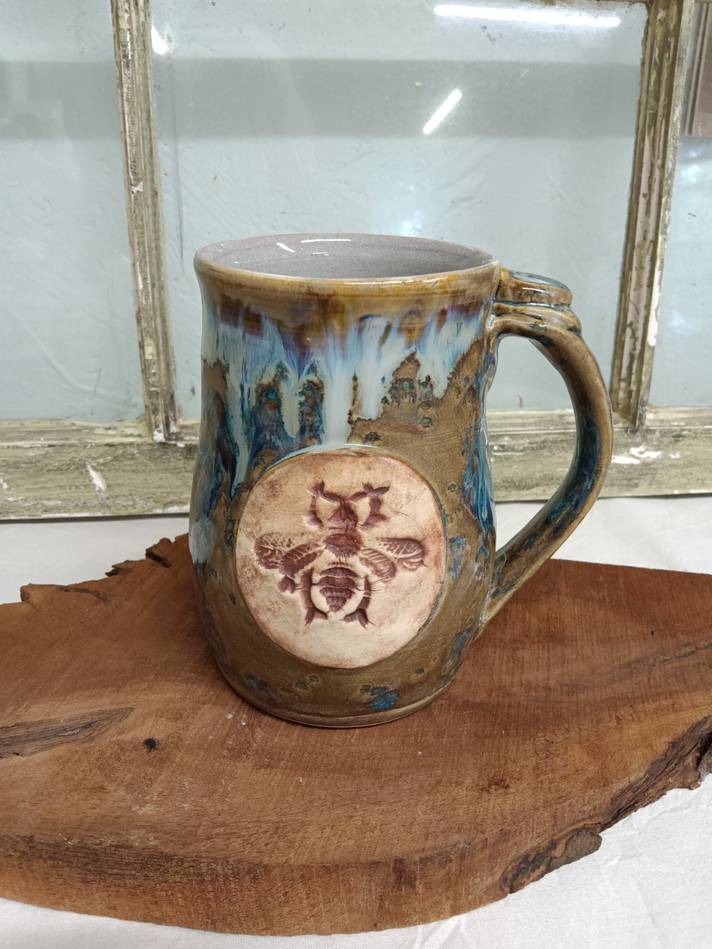 Large Muddy Waters Mug with Bee Medallion